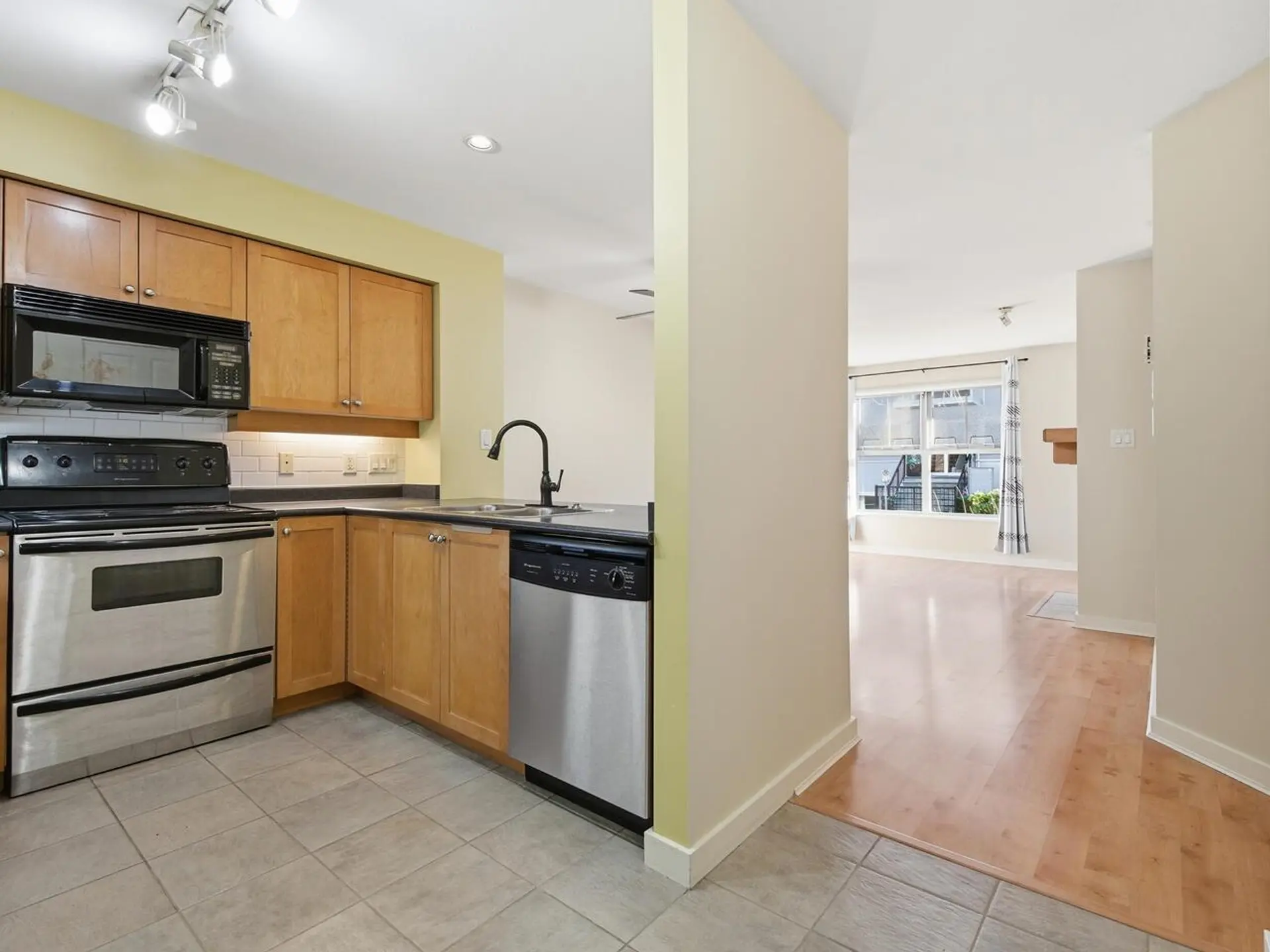 #208 38 Seventh Avenue - Image 5
