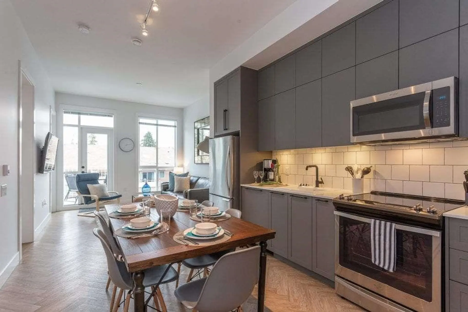 Property at #408 14968 101A AVENUE, Surrey, BC