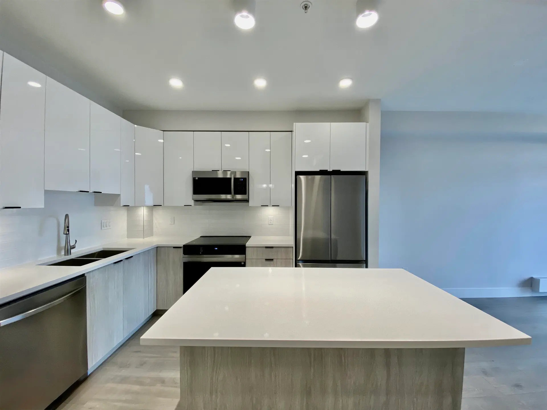 Property at #401 13458 95 AVENUE, Surrey, BC