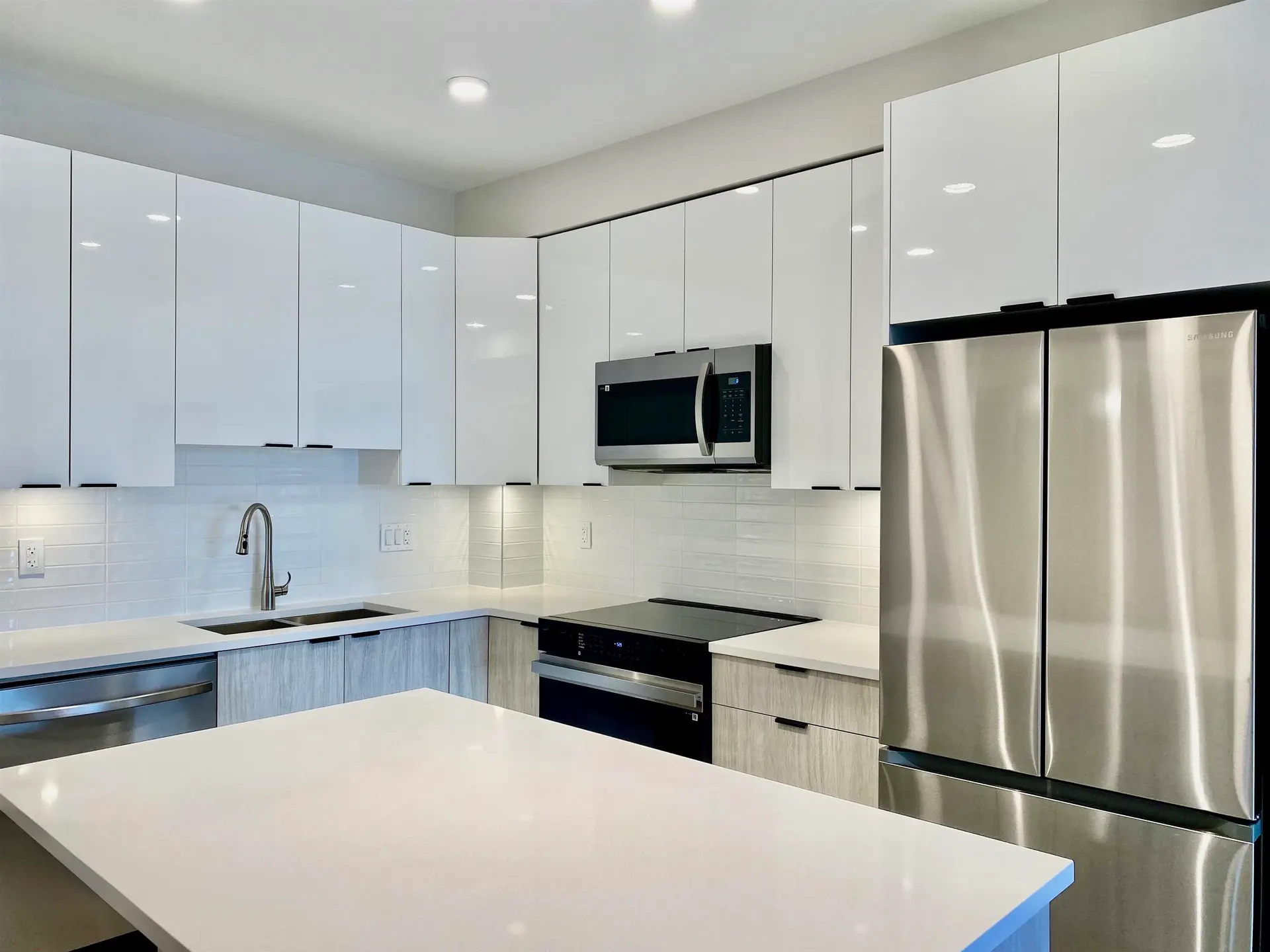 Property at #401 13458 95 AVENUE, Surrey, BC