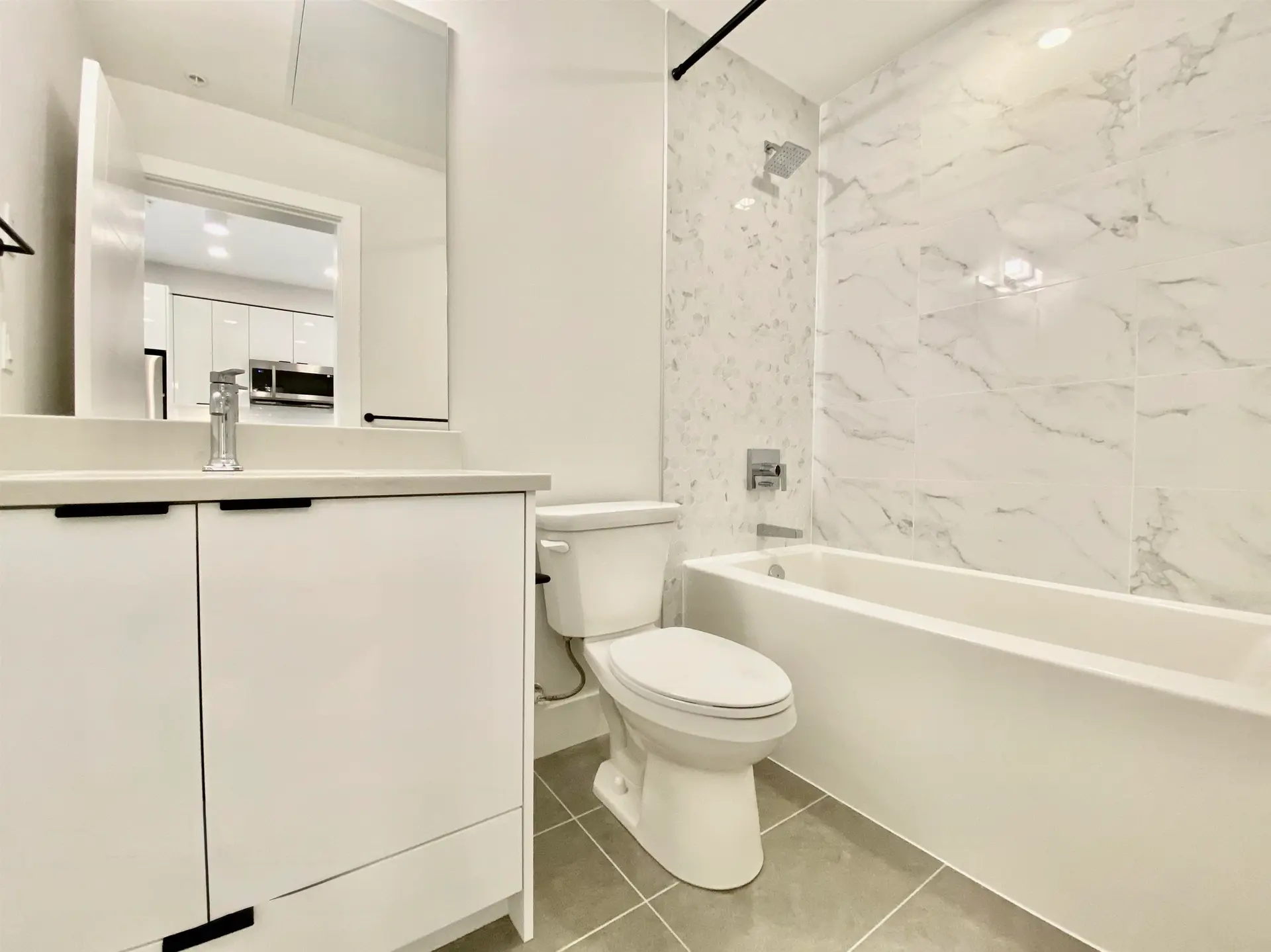 Property at #401 13458 95 AVENUE, Surrey, BC