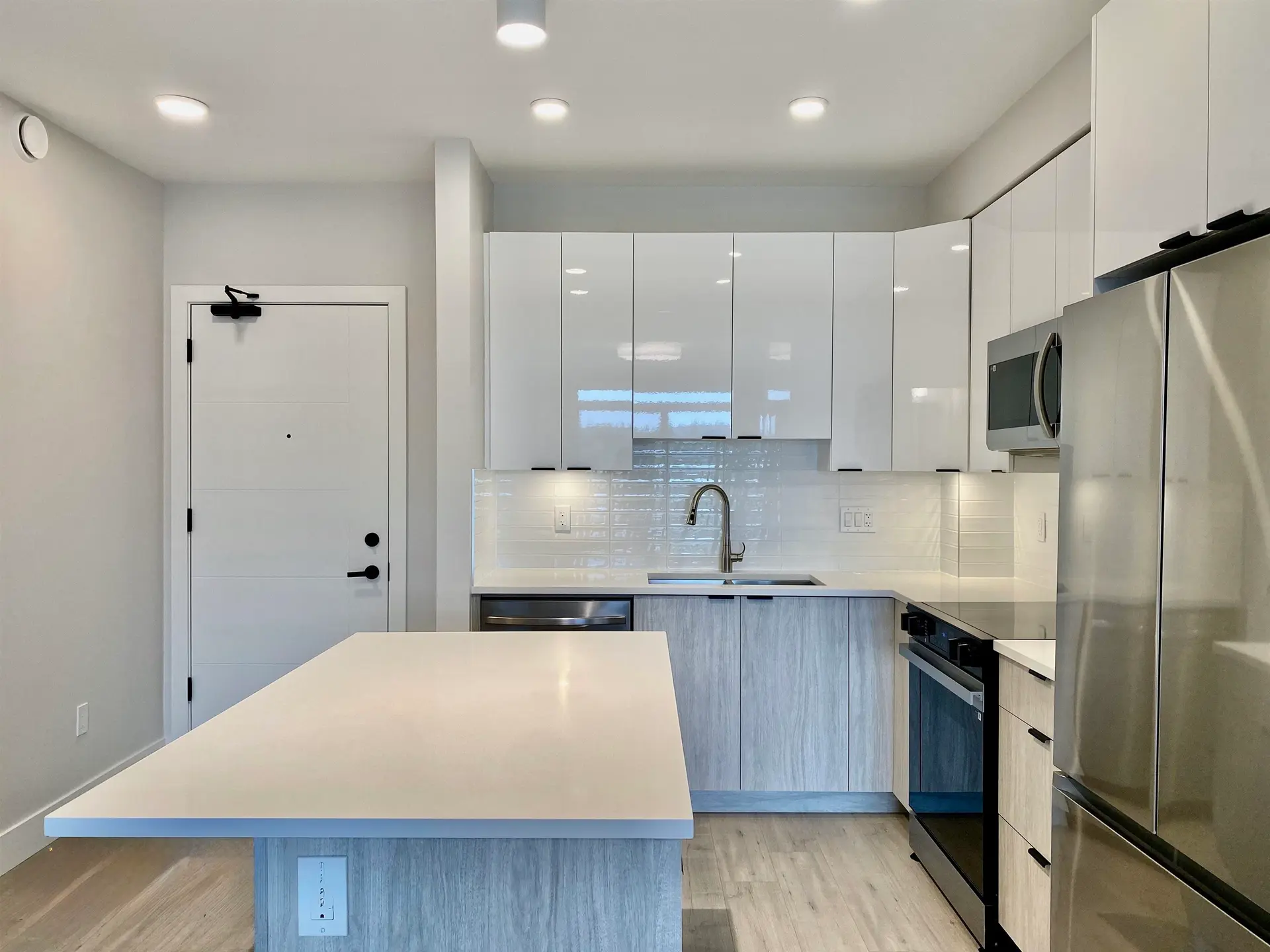 Property at #401 13458 95 AVENUE, Surrey, BC