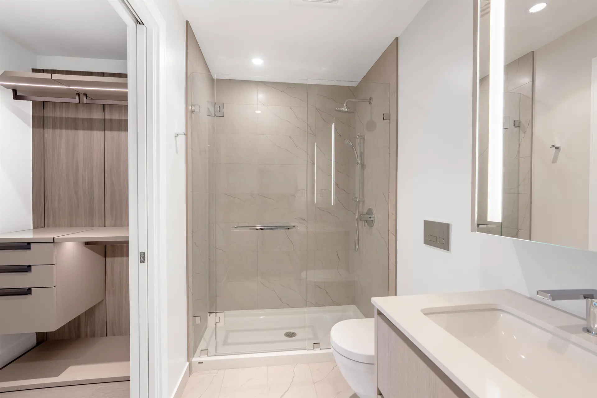 Property at #3002 1500 FERN STREET, North Vancouver, BC