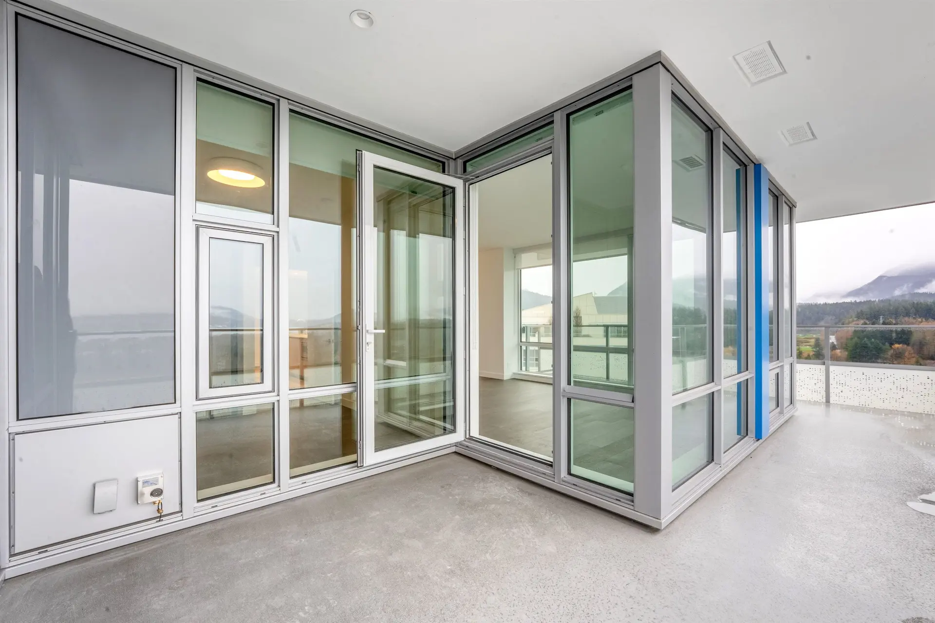 Property at #3002 1500 FERN STREET, North Vancouver, BC