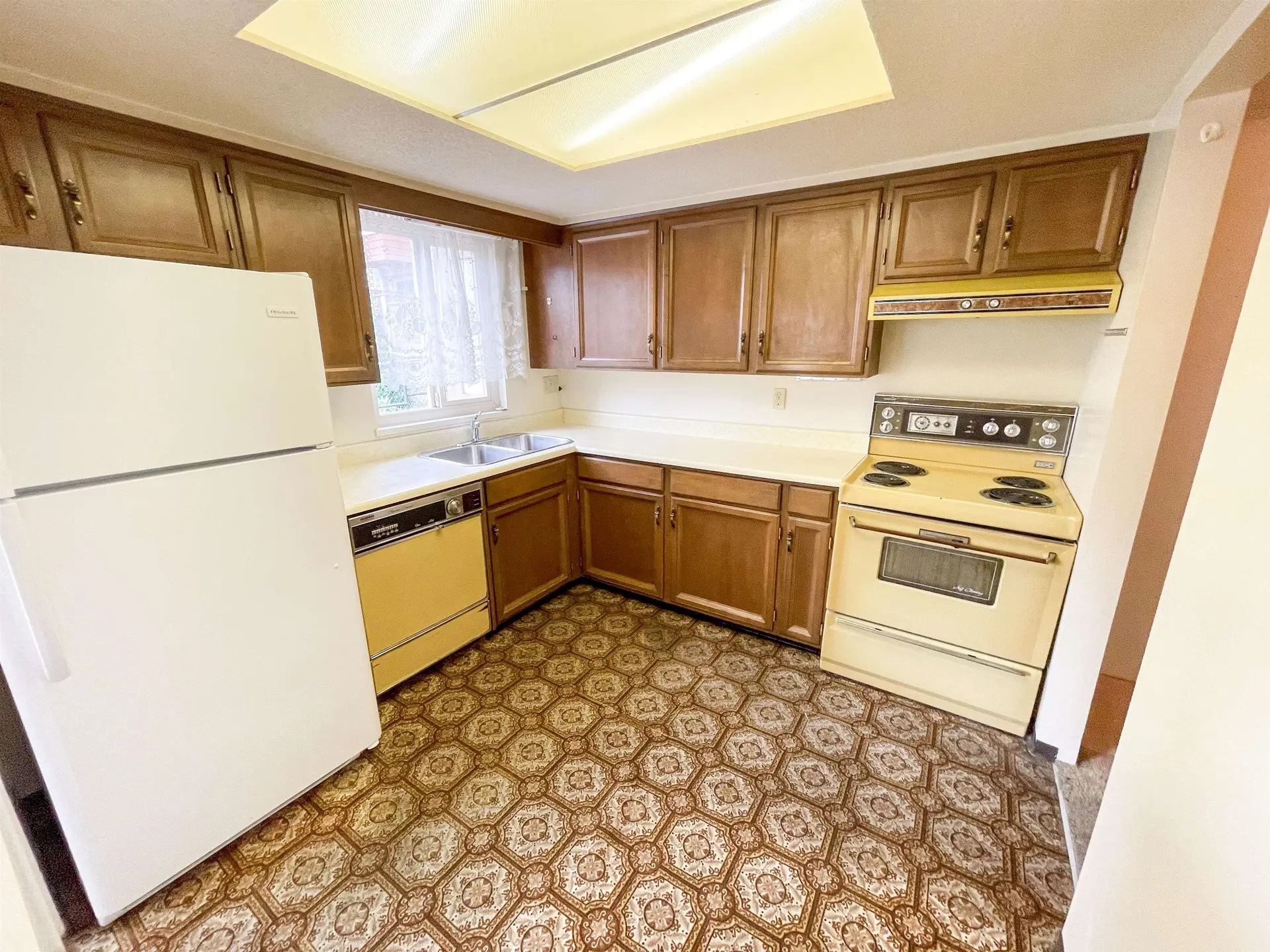 #203 1368 Foster Street - Image 5