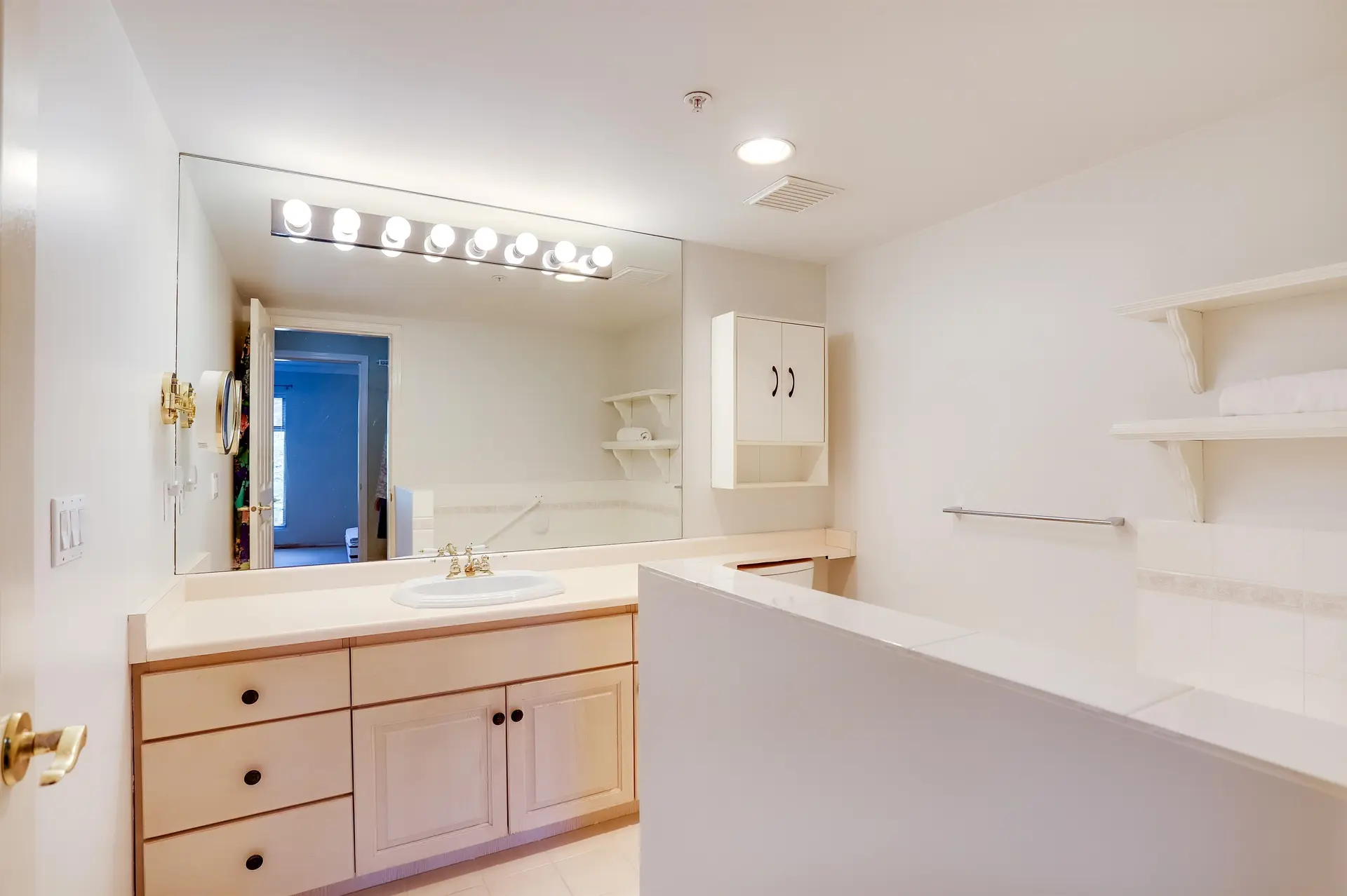 #205 1118 55th Street - Image 10