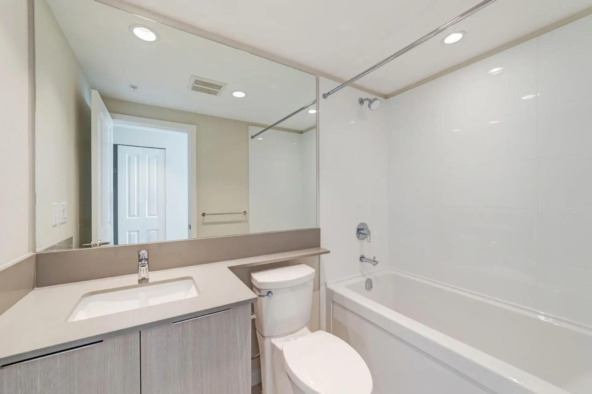 #1506 1182 Westwood Street - Image 12