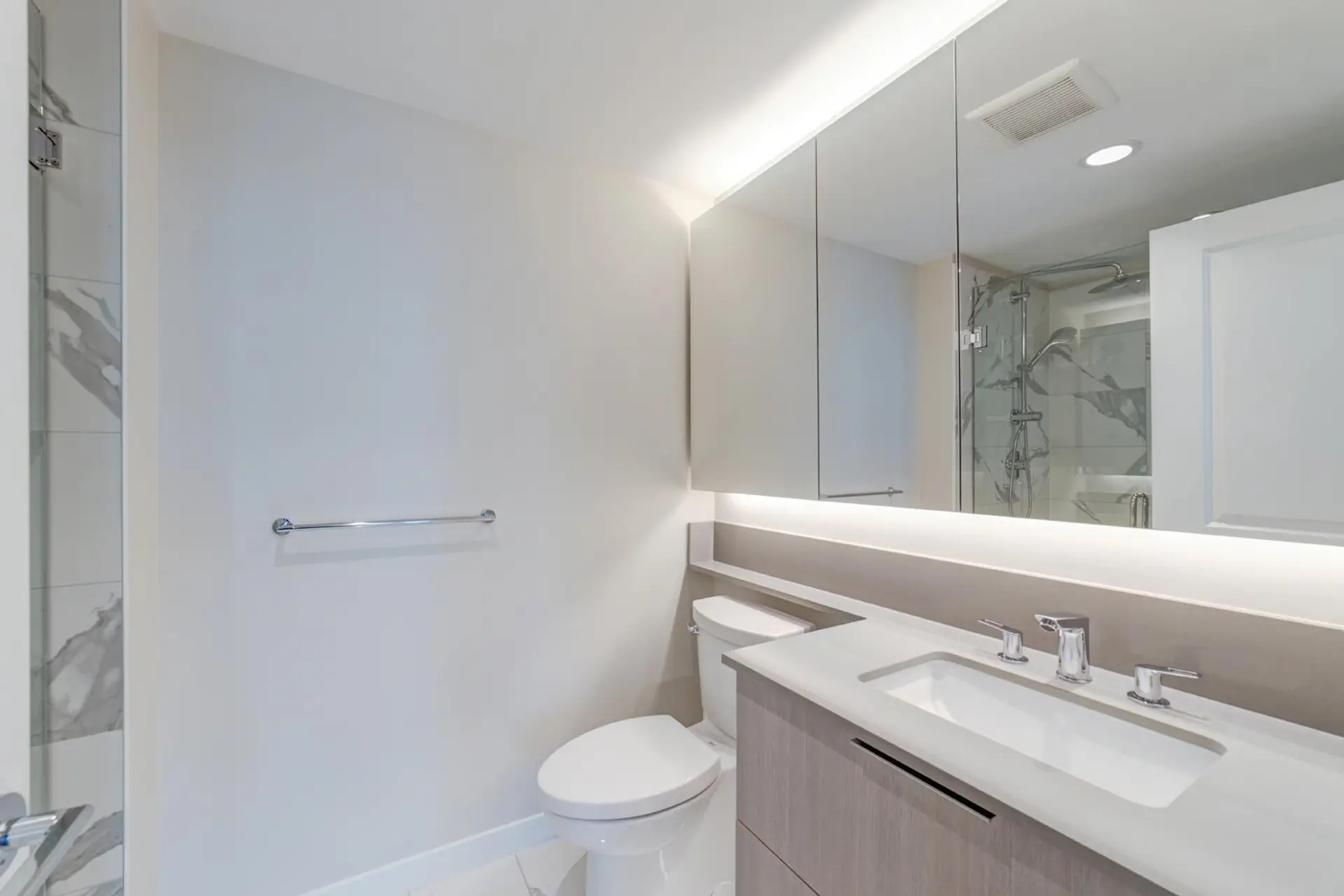 #1506 1182 Westwood Street - Image 10
