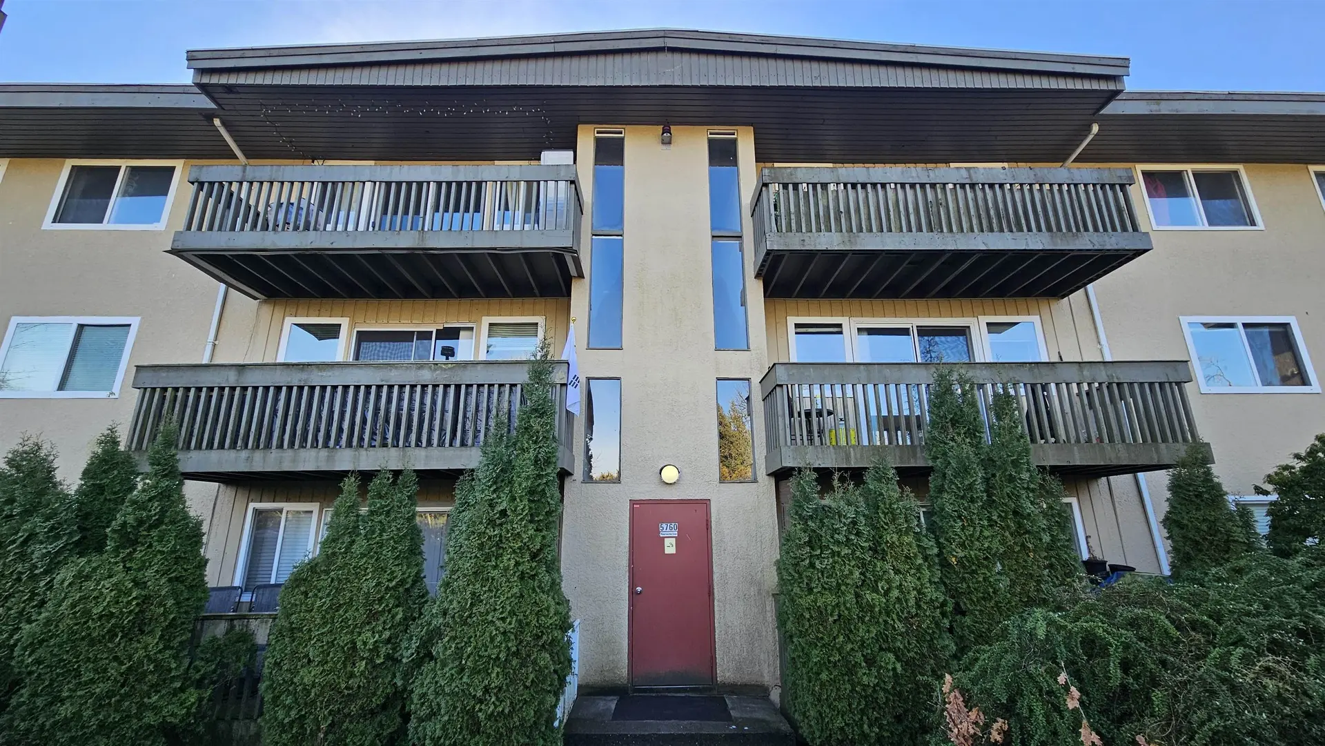#23 5760 Hastings Street