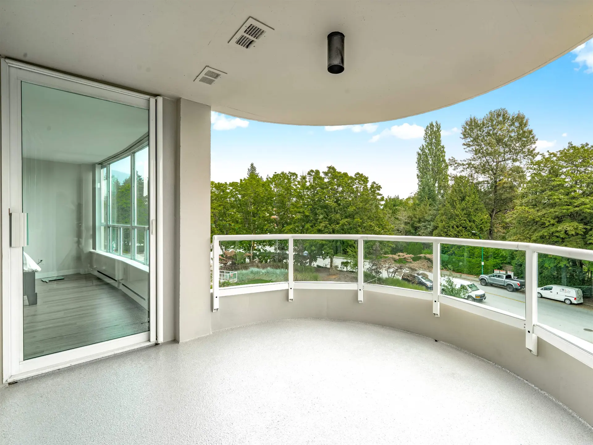 #406 995 Roche Point Drive - Image 2