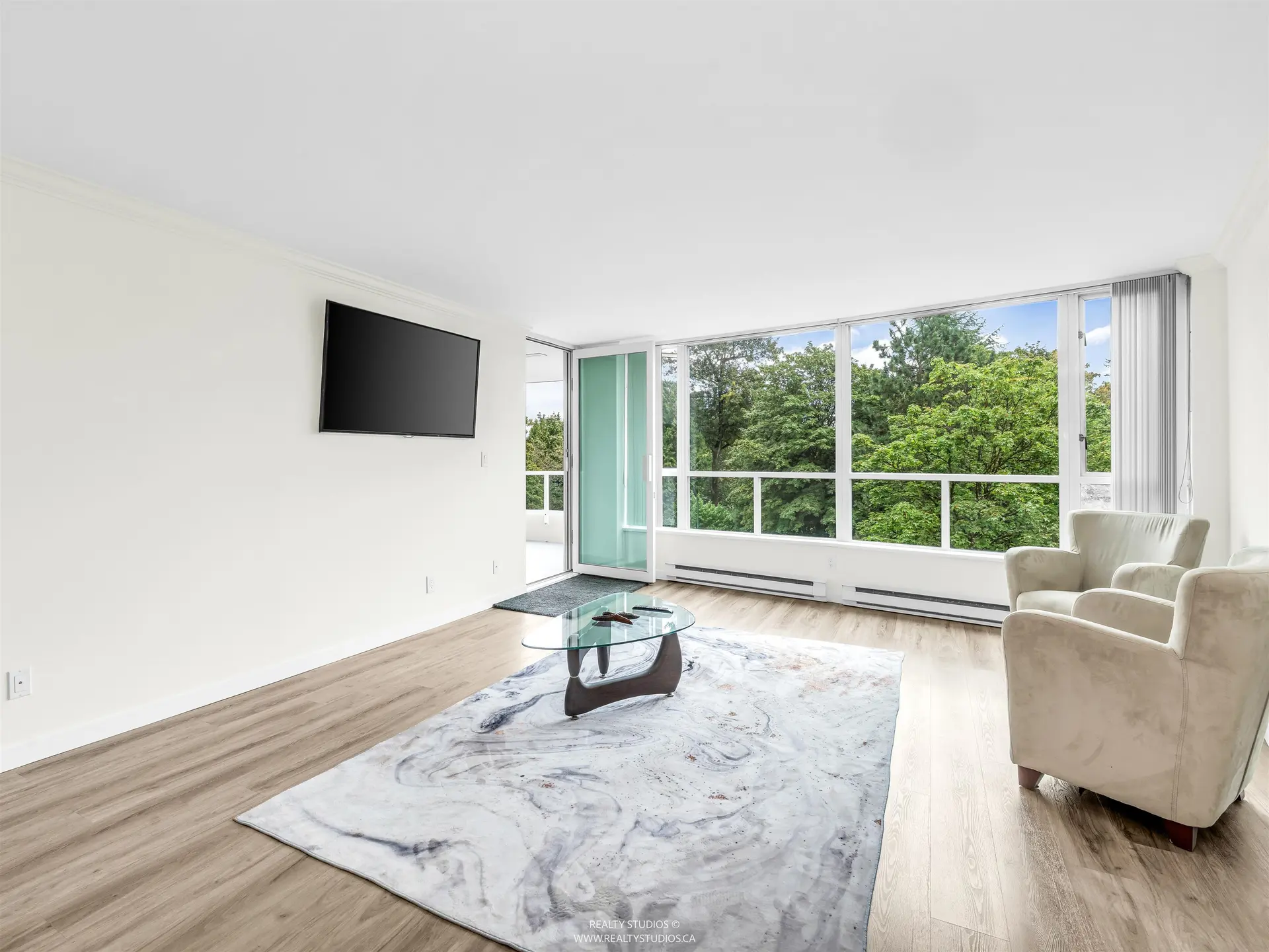 #406 995 Roche Point Drive - Image 4