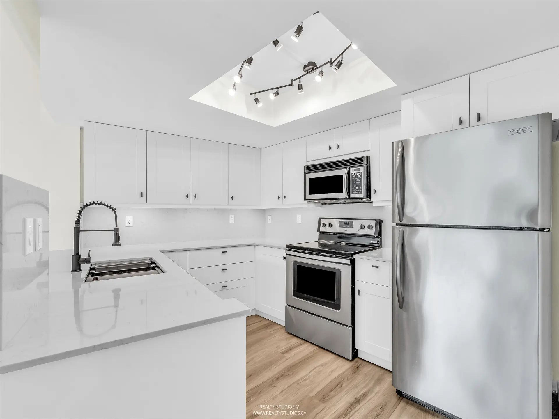 #406 995 Roche Point Drive - Image 8