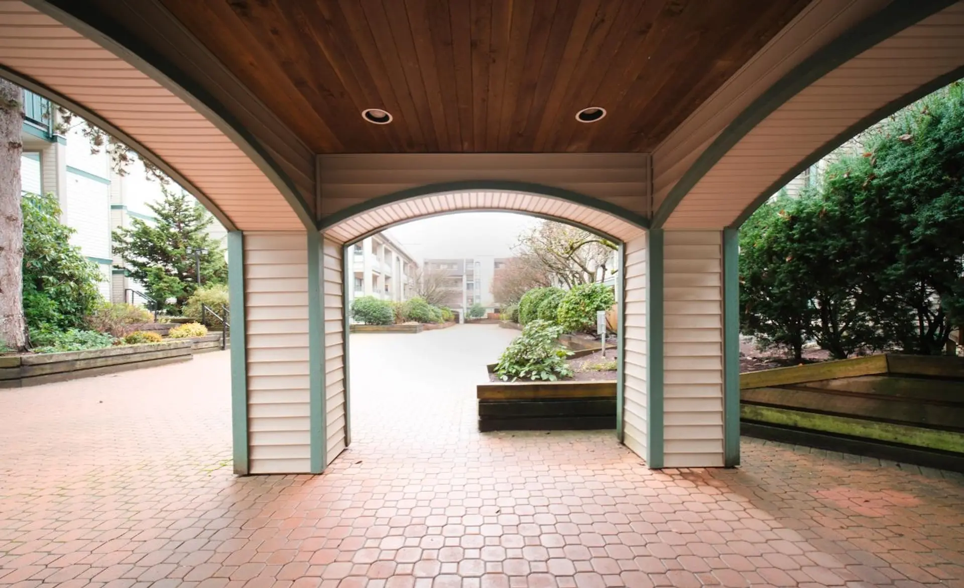 #411 2915 Glen Drive - Image 13