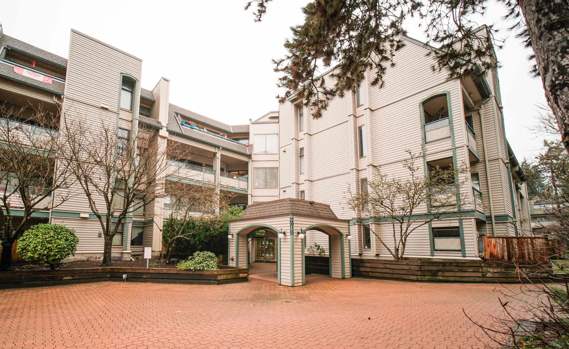 #411 2915 Glen Drive - Image 12