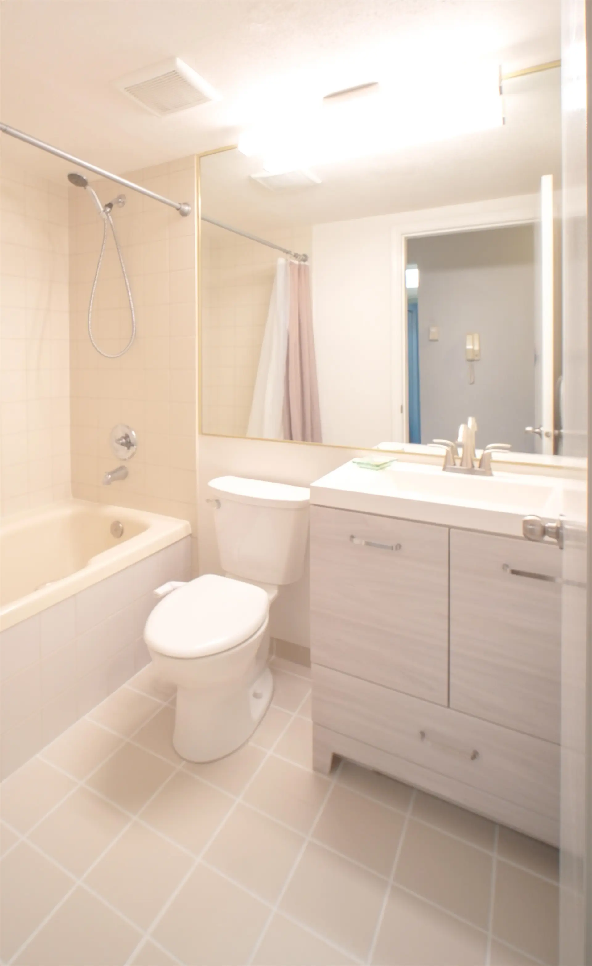 #411 2915 Glen Drive - Image 8