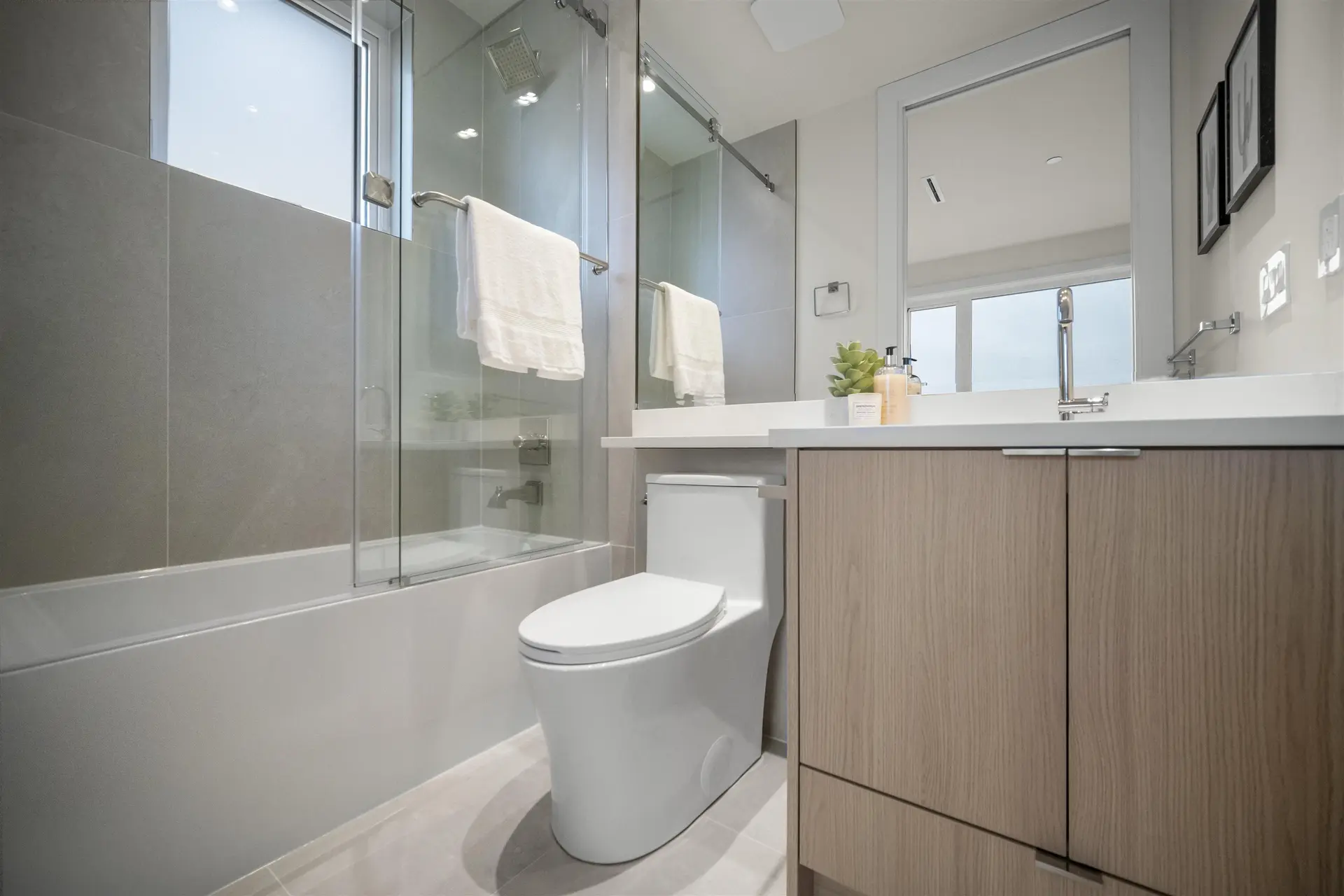 1671 E 31st Avenue - Image 10