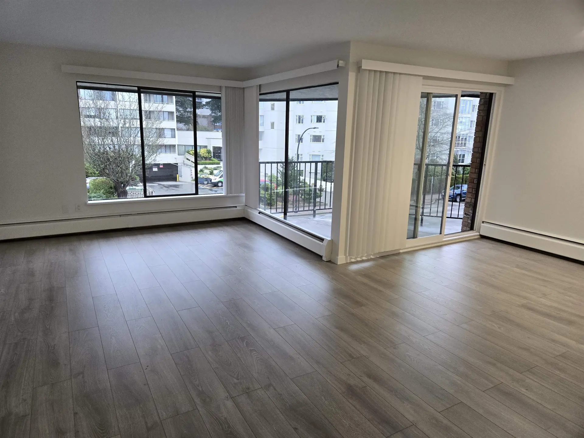 #404 1437 Foster Street - Image 4
