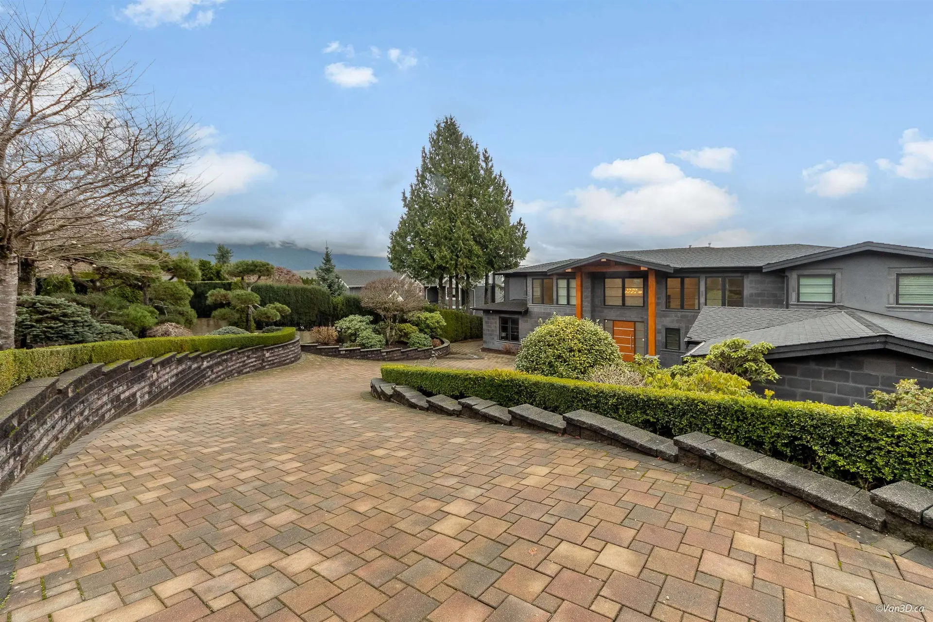 Property at 1020 Eyremount Drive, West Vancouver, BC