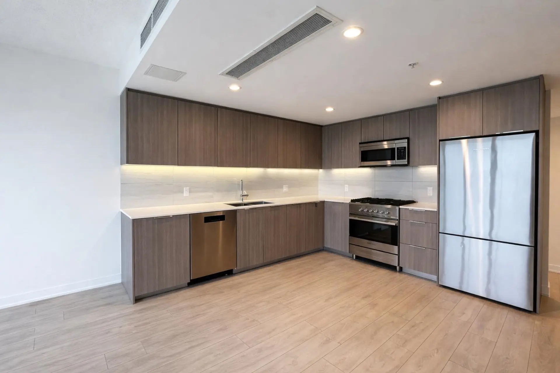 Property at #405 1401 HUNTER STREET, North Vancouver, BC