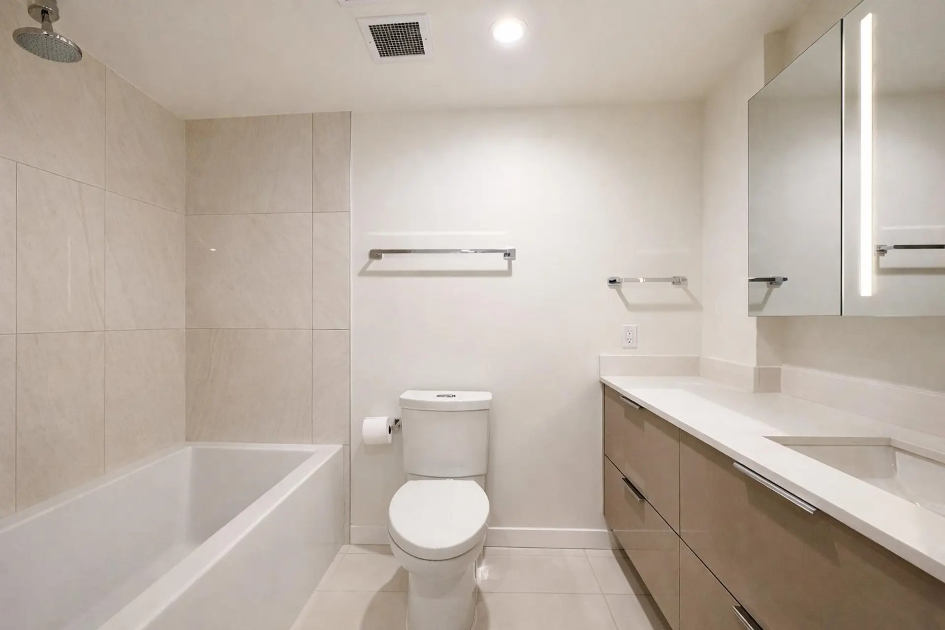 Property at #405 1401 HUNTER STREET, North Vancouver, BC