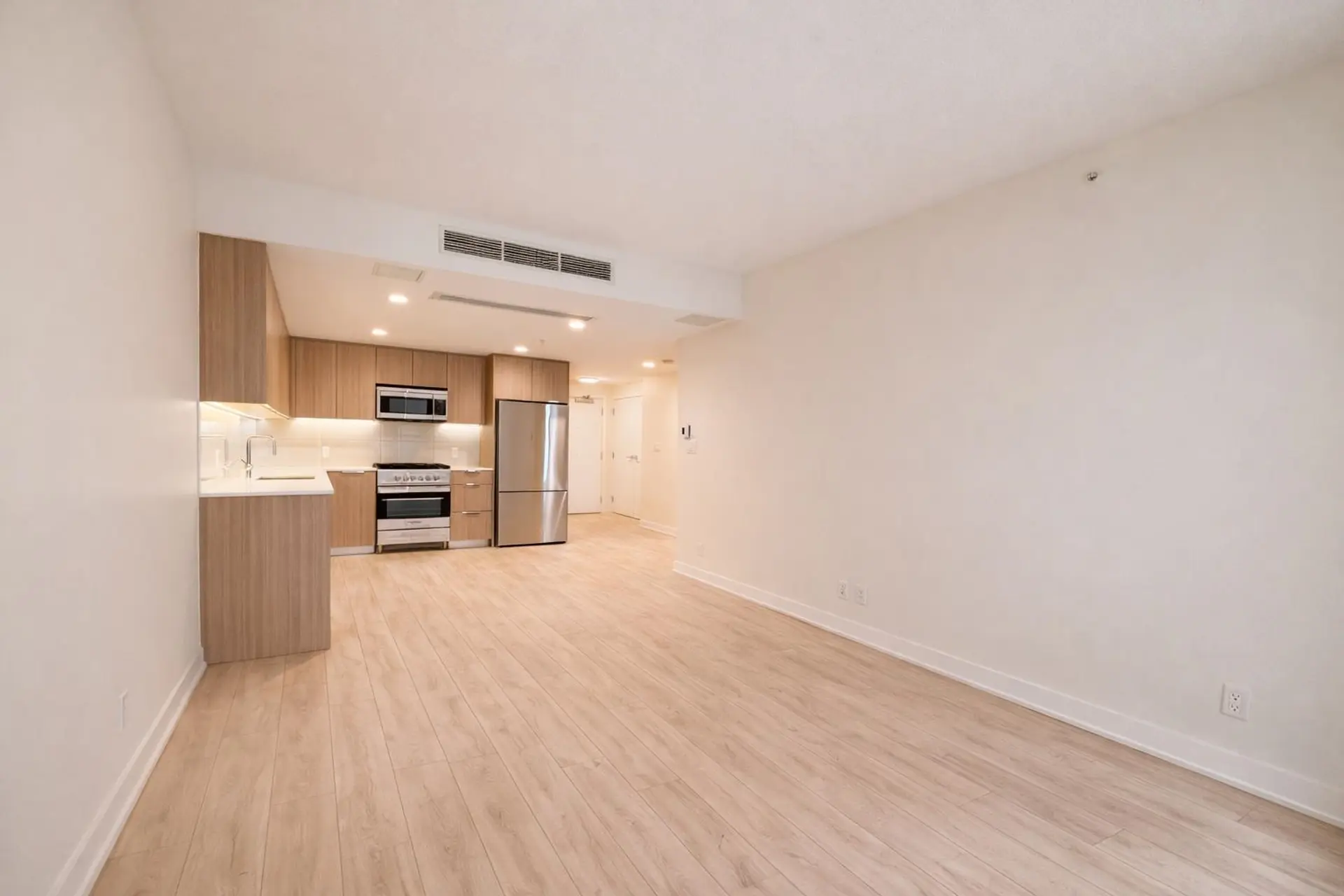 Property at #405 1401 HUNTER STREET, North Vancouver, BC