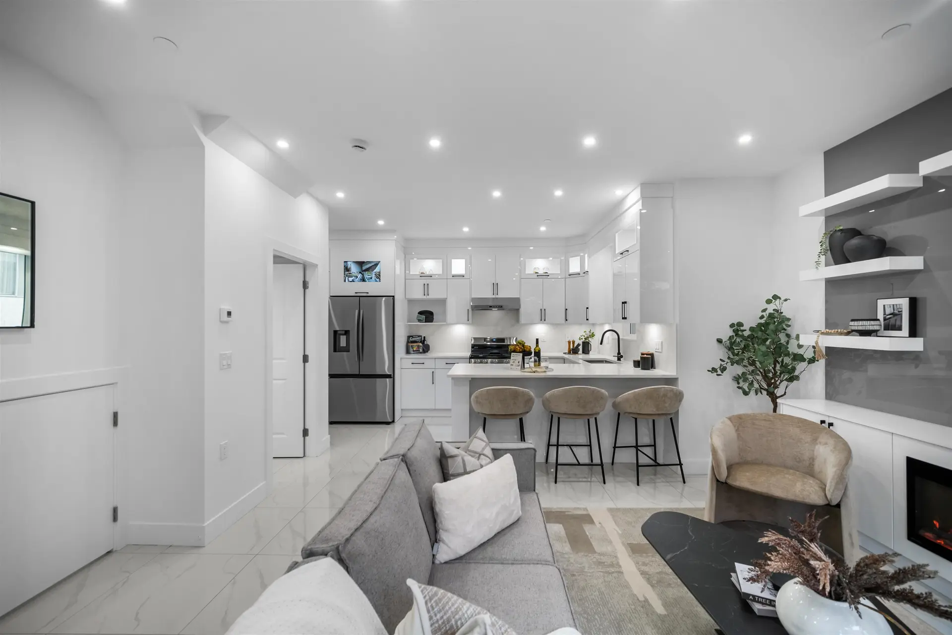 2076 E 50th Avenue - Image 2
