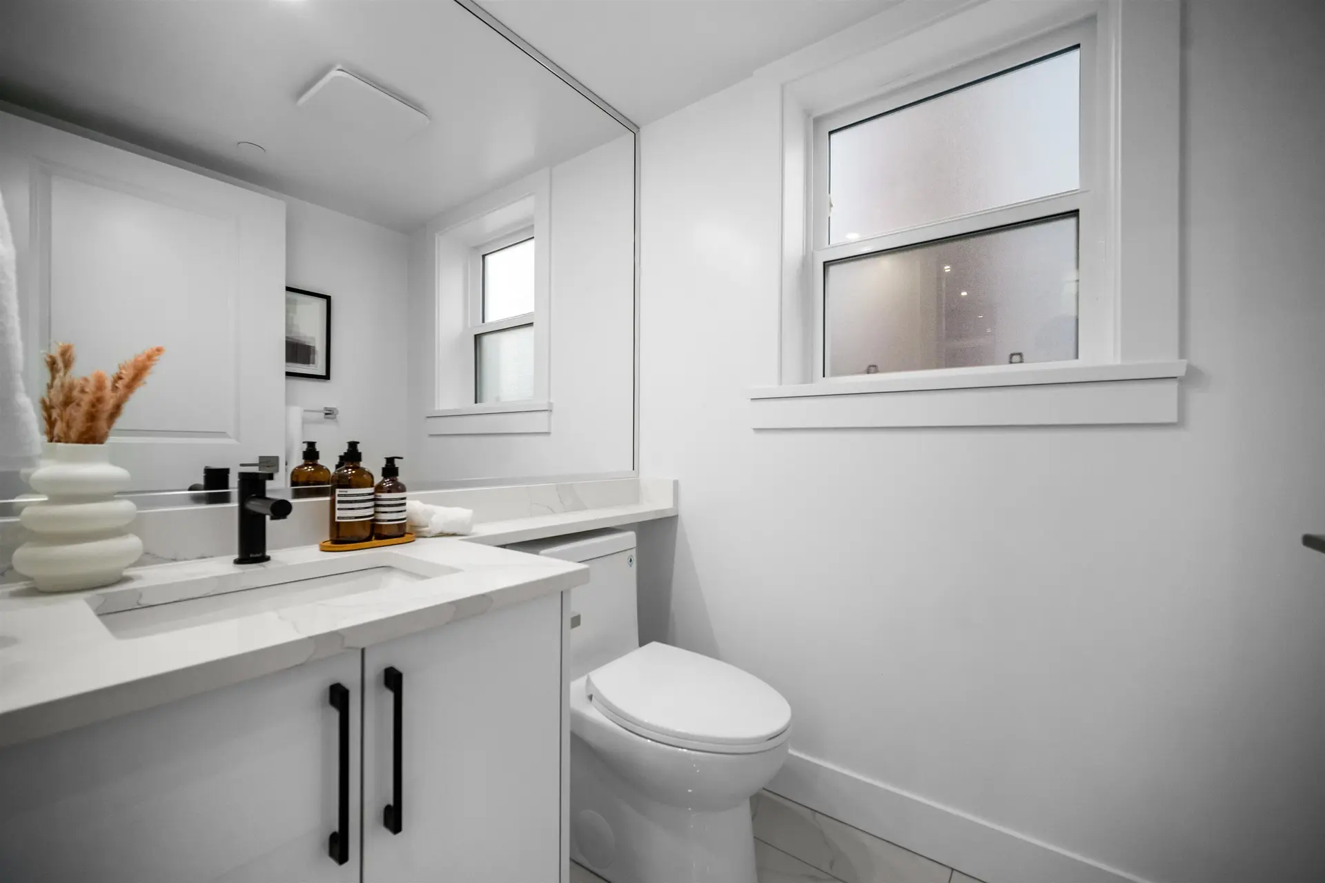 2076 E 50th Avenue - Image 7