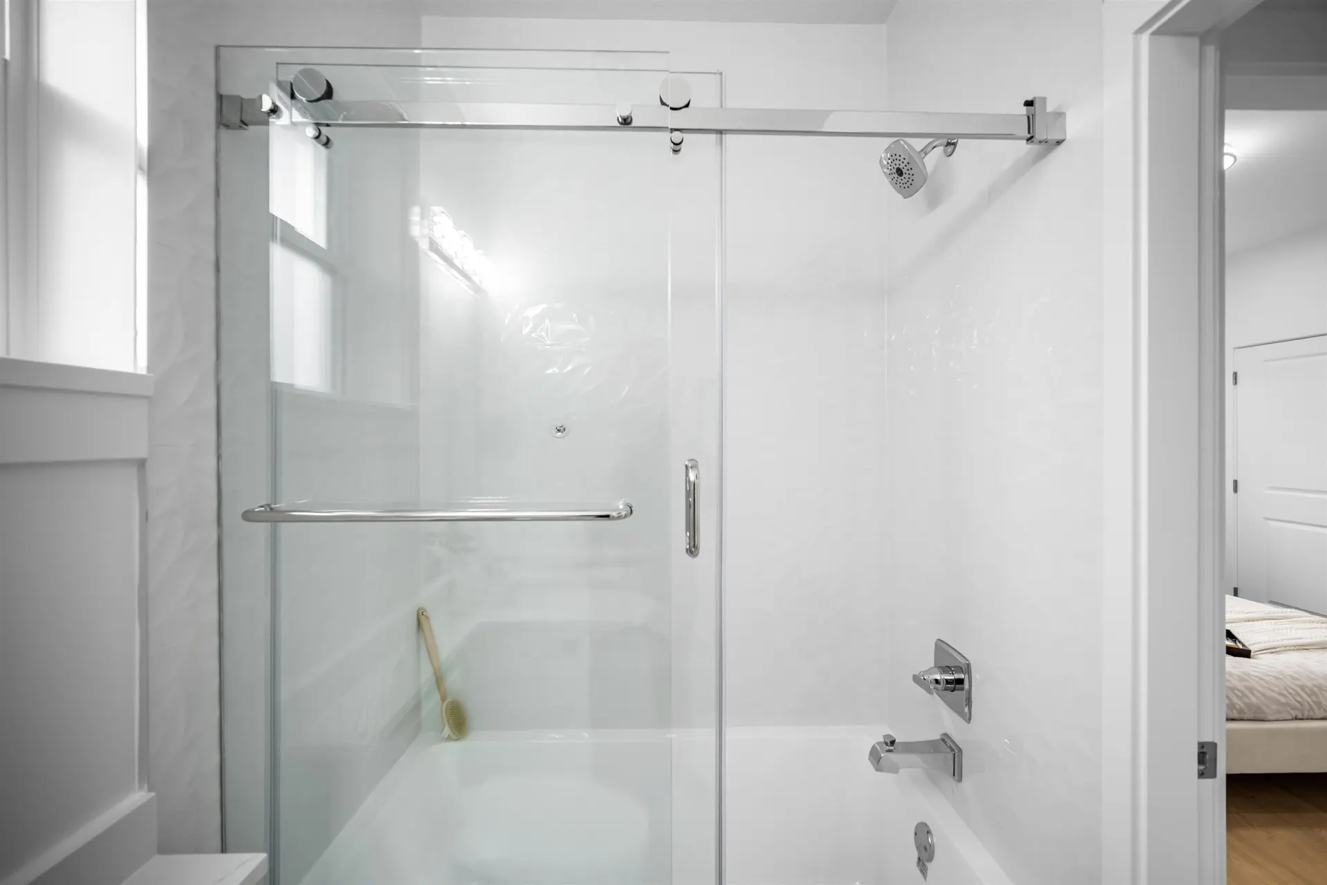 2076 E 50th Avenue - Image 9