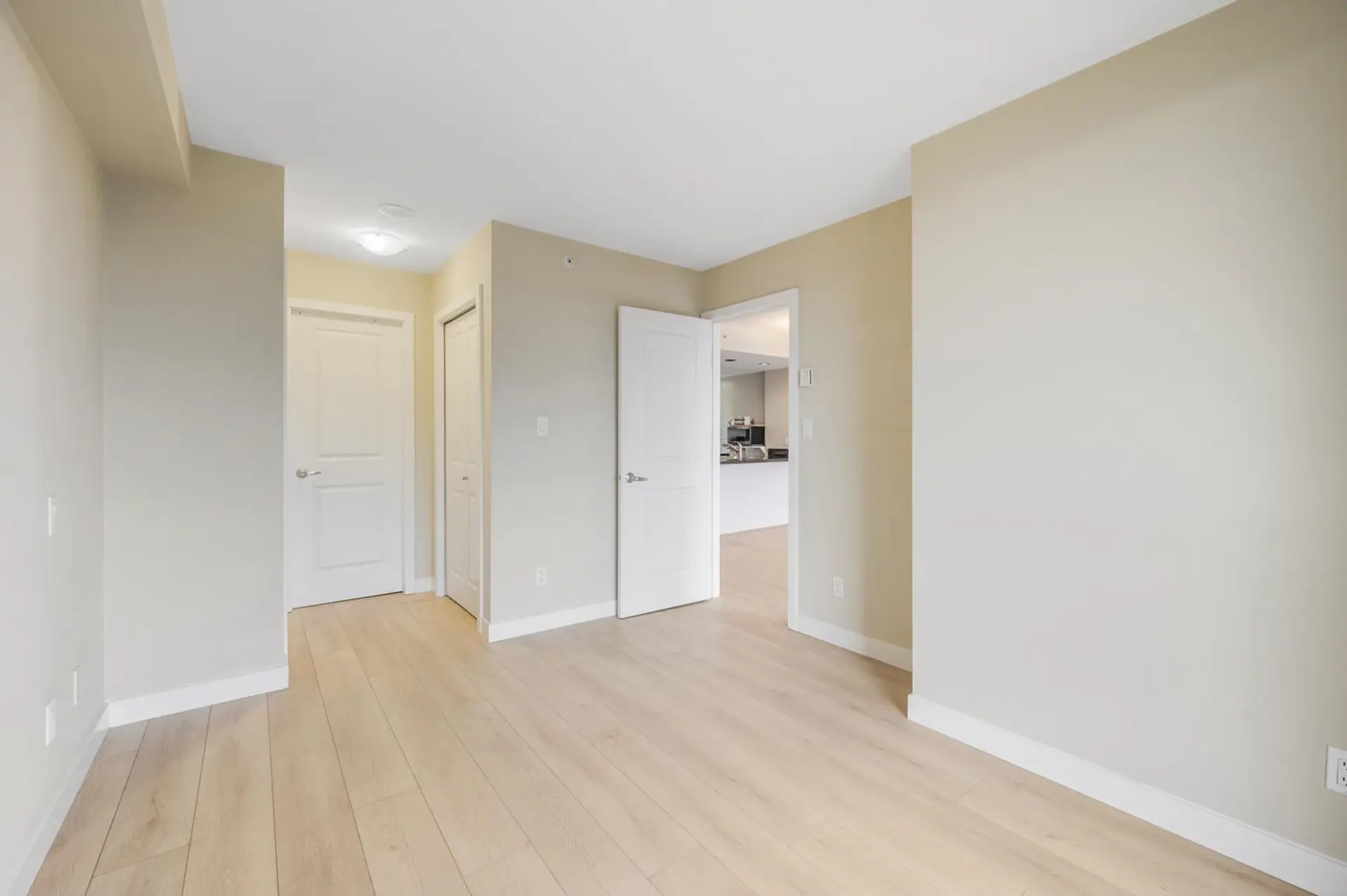 #605 9180 Hemlock Drive - Image 10