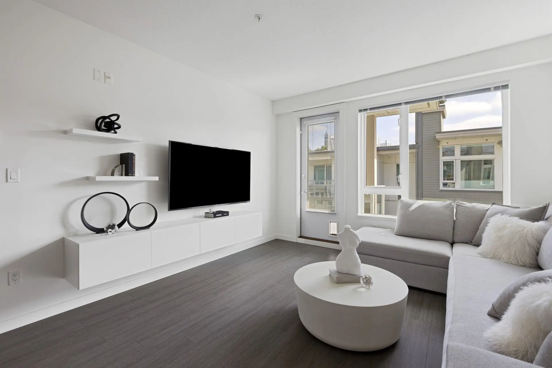 #501 277 W 1st Street - Image 3