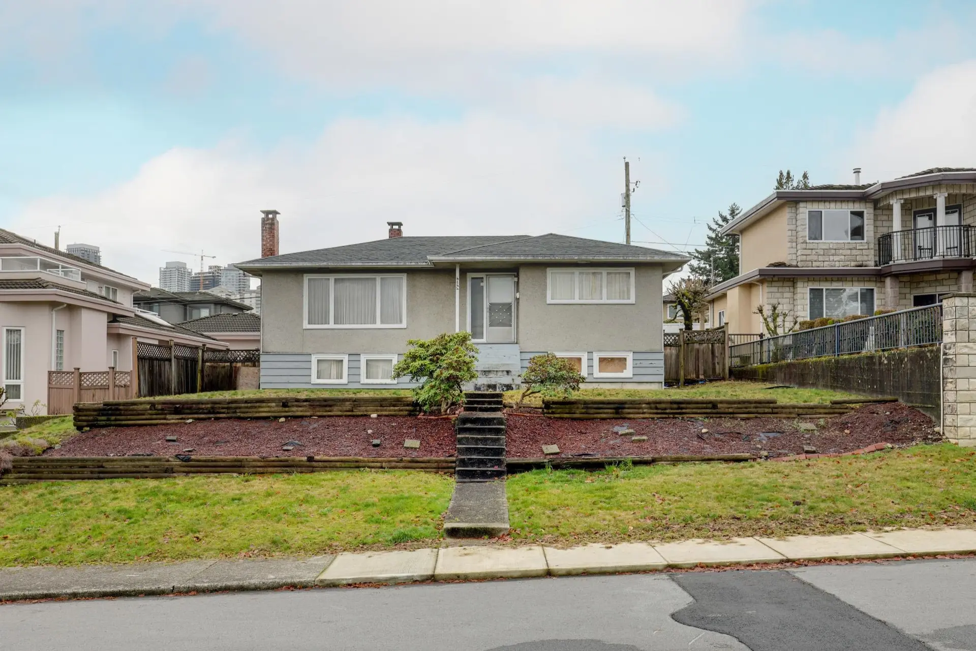 4144 Price Crescent - Image 1