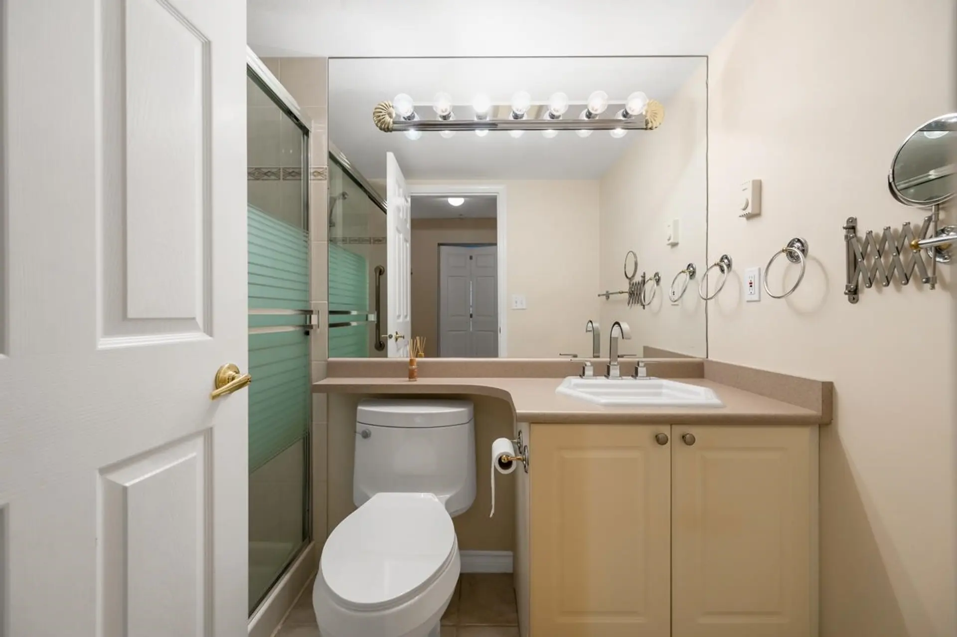 Property at #302 15325 17 AVENUE, Surrey, BC