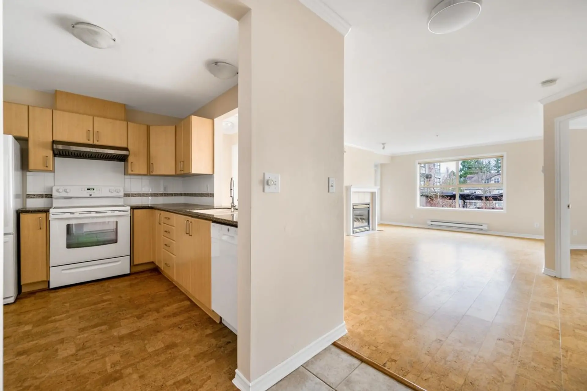 Property at #302 15325 17 AVENUE, Surrey, BC