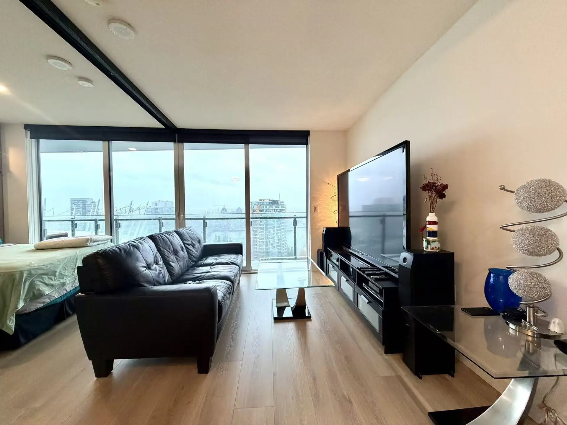 #2812 89 Nelson Street - Image 6