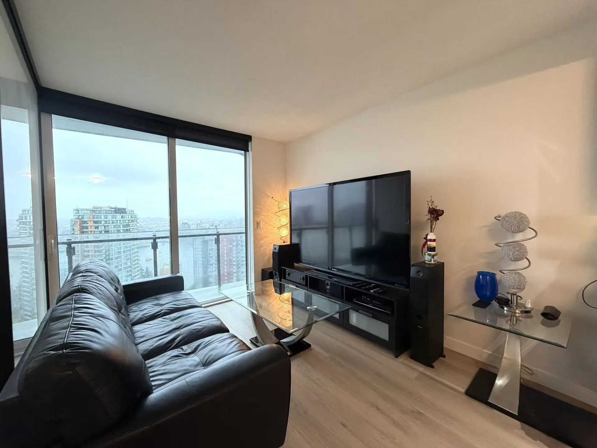 #2812 89 Nelson Street - Image 12
