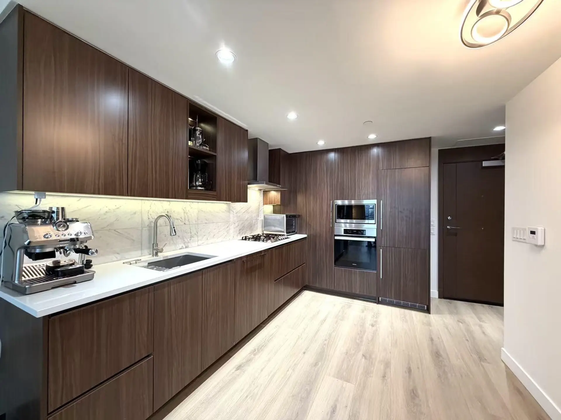 #2812 89 Nelson Street - Image 7