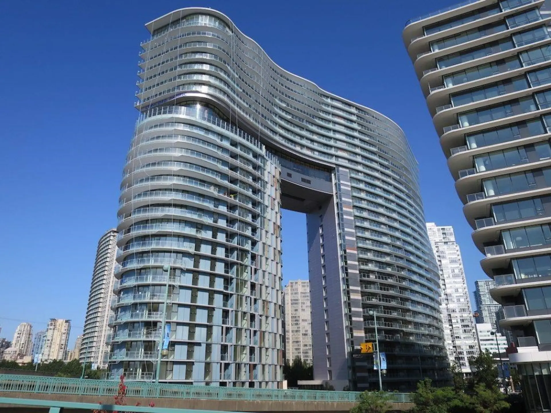 #2812 89 Nelson Street - Image 1