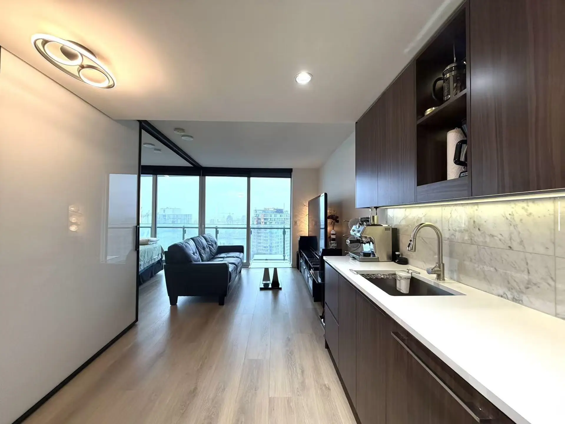 #2812 89 Nelson Street - Image 5