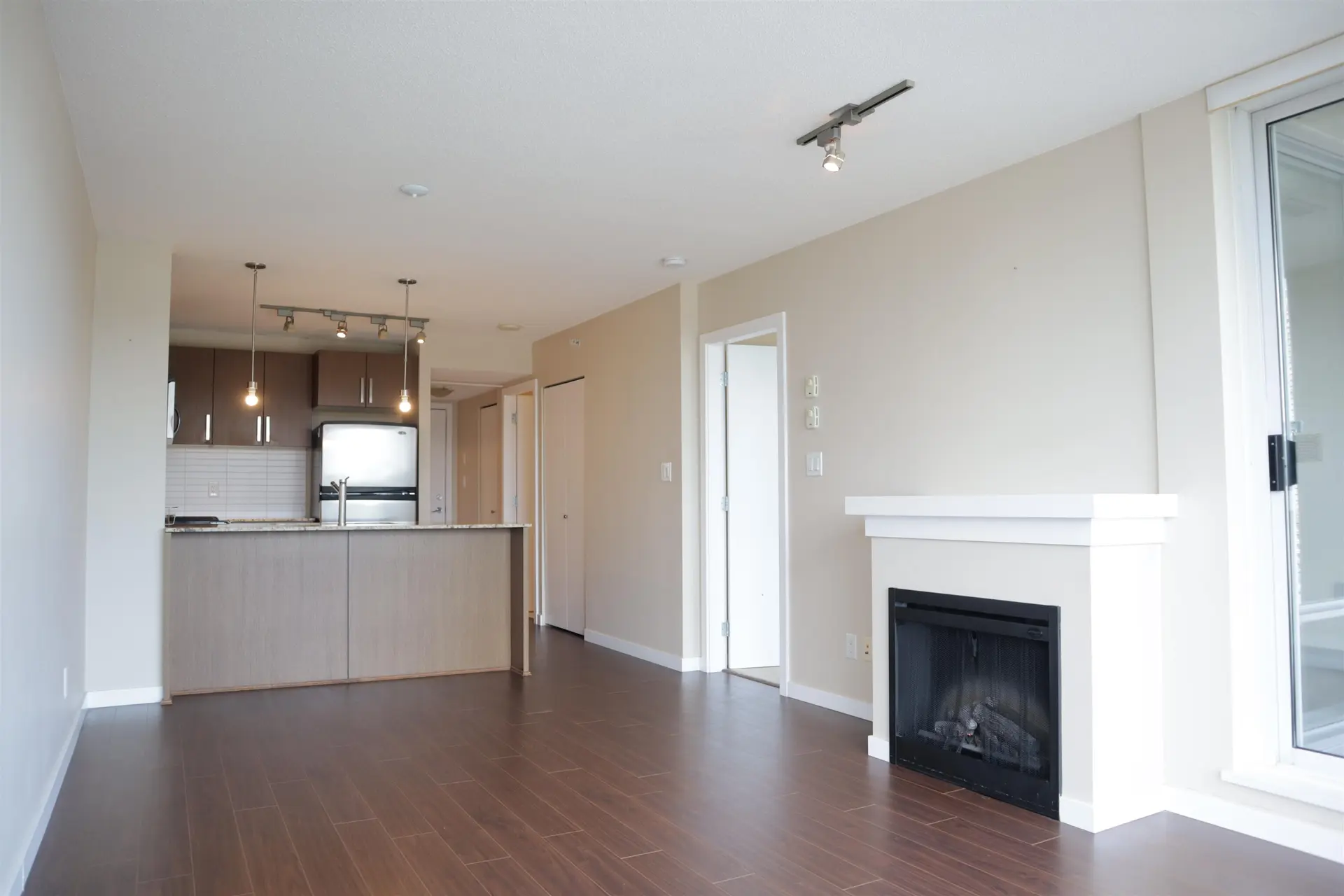 #2009 9868 Cameron Street - Image 4