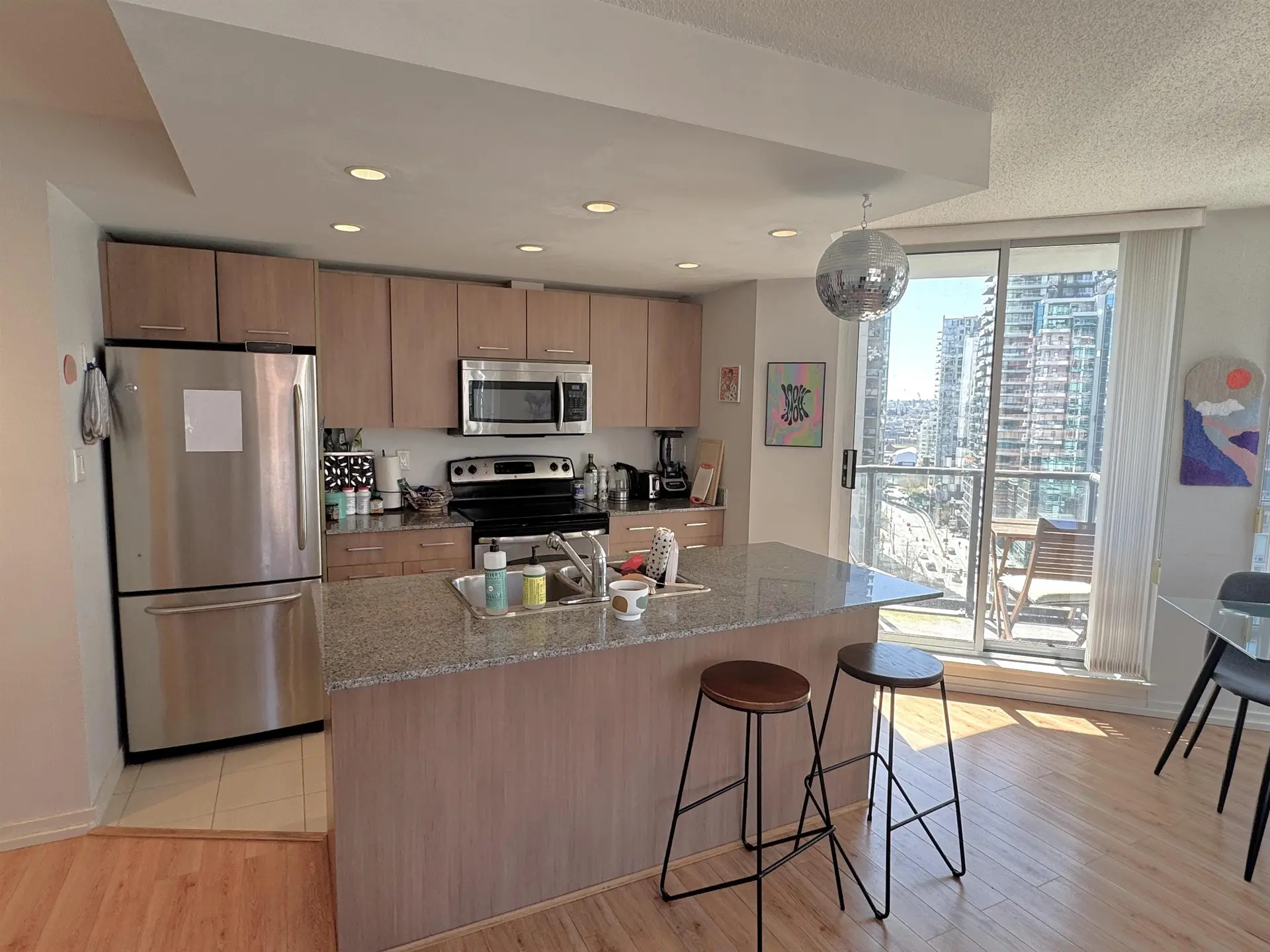 #1504 1212 Howe Street - Image 4