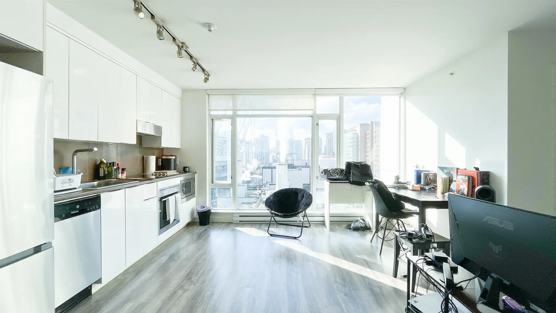 Property at #905 161 W GEORGIA STREET, Vancouver, BC