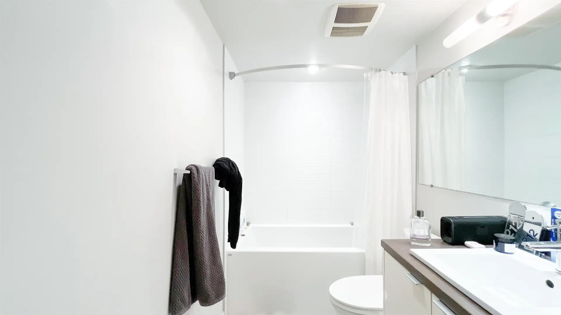 Property at #905 161 W GEORGIA STREET, Vancouver, BC