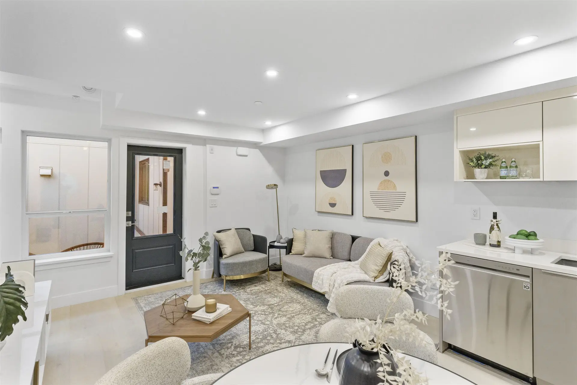 #2 434 E 1st Street - Image 16