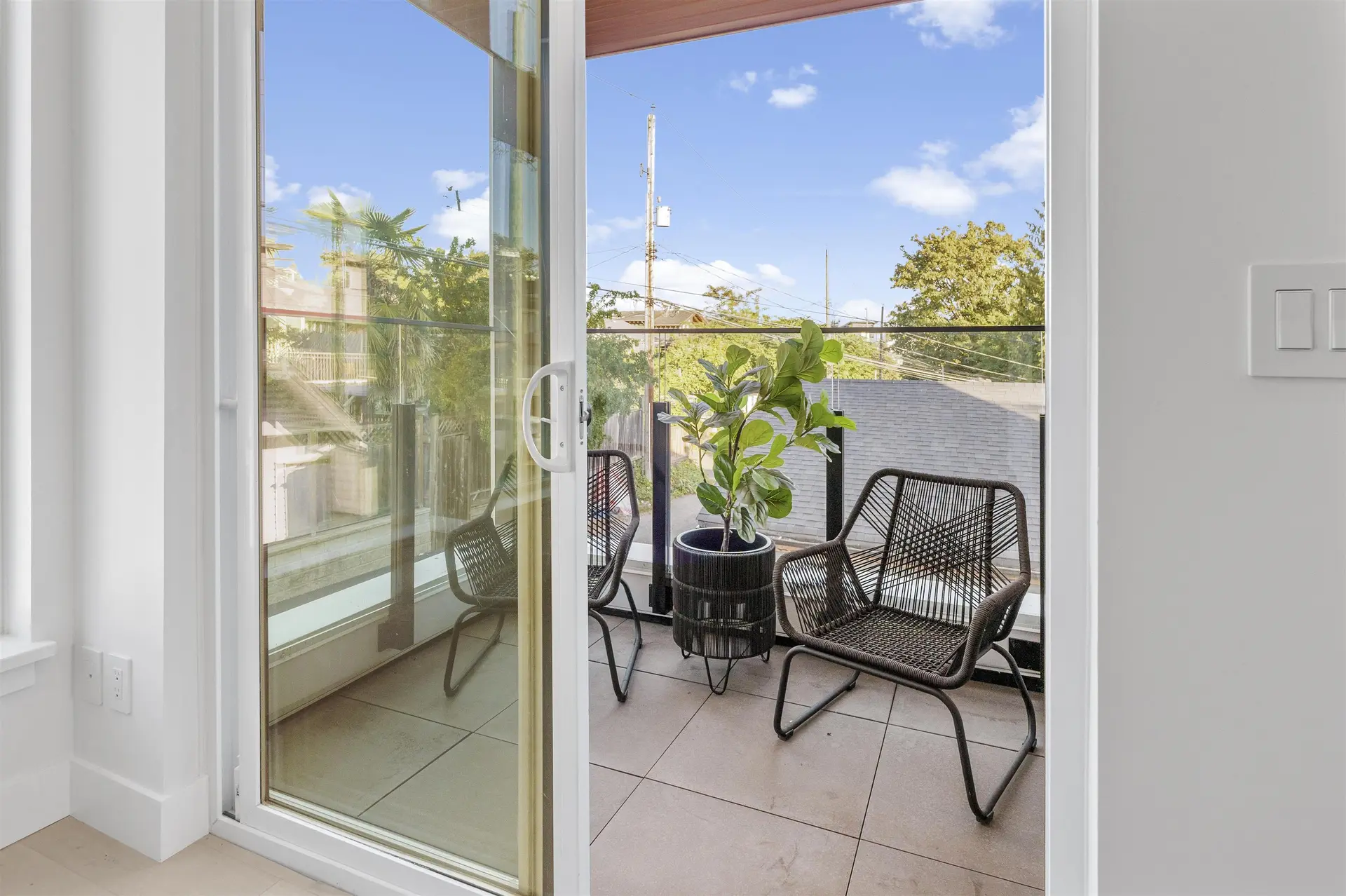 #2 434 E 1st Street - Image 12