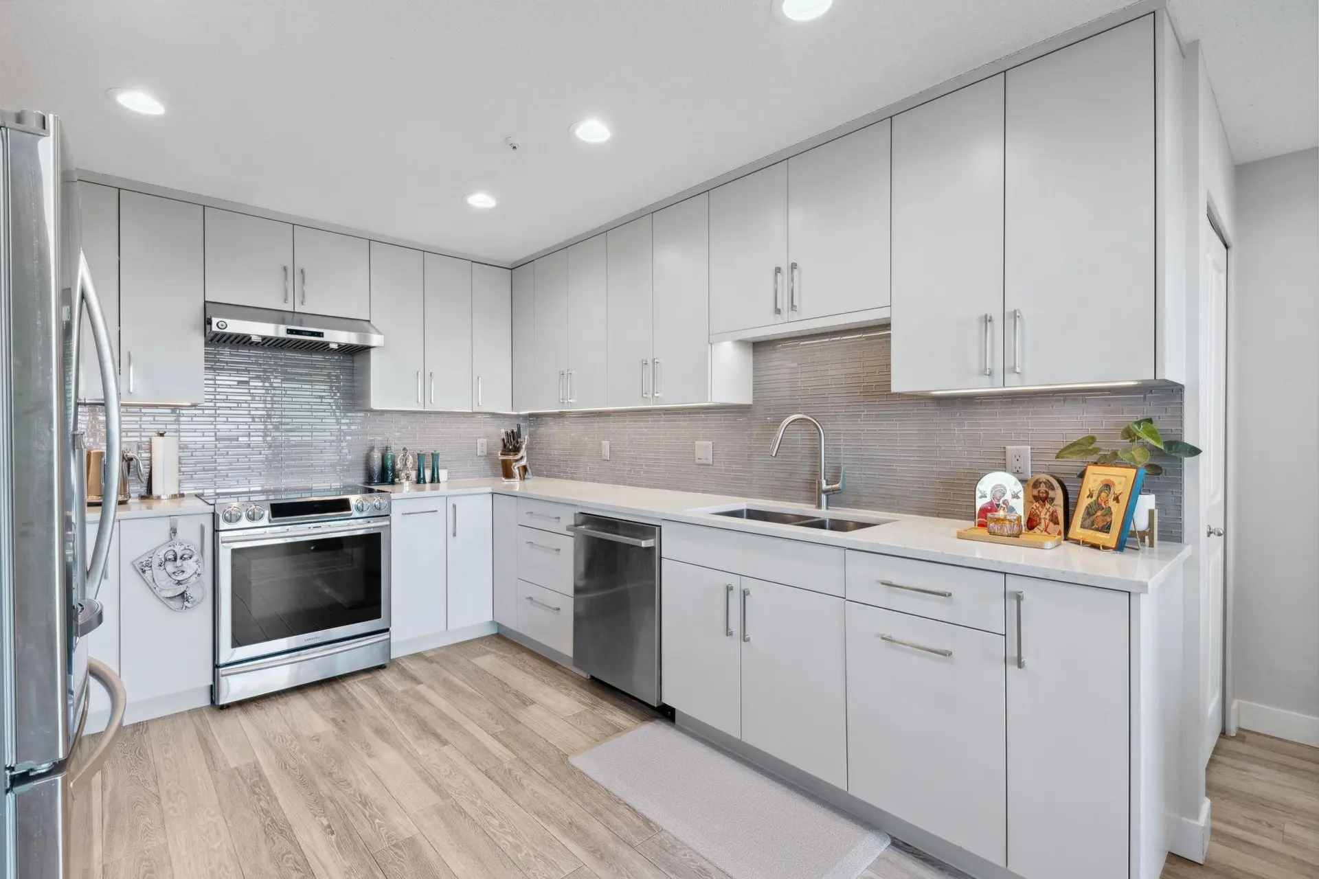 Property at #302 3131 DEER RIDGE DRIVE, West Vancouver, BC