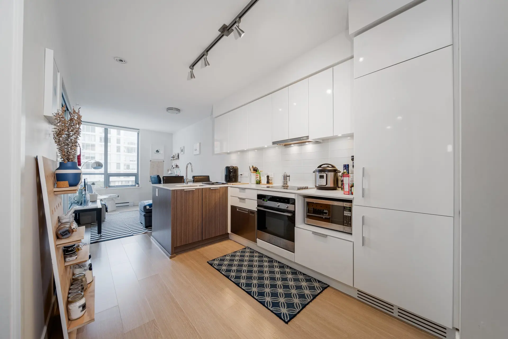 #1003 1308 Hornby Street - Image 3
