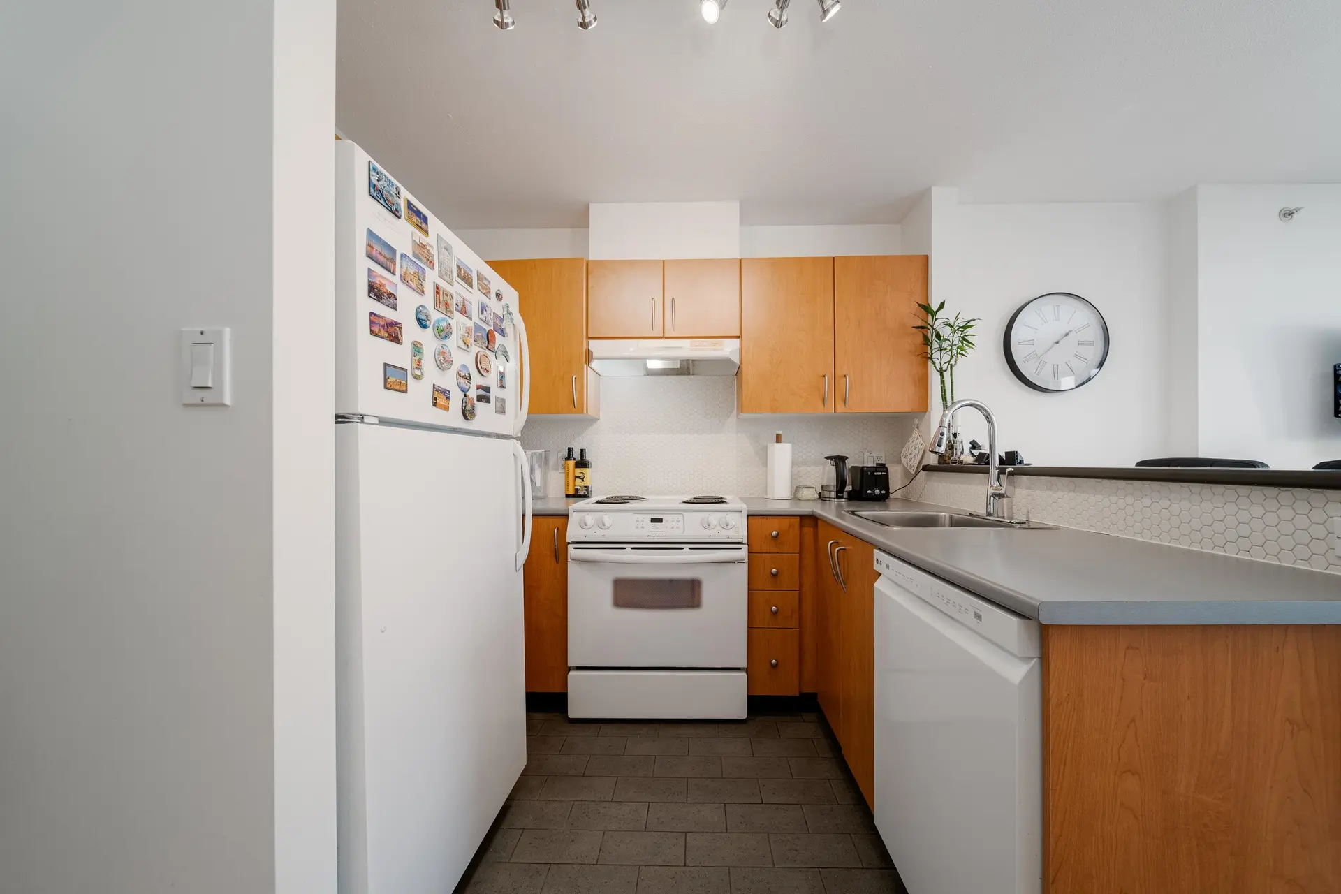 #1003 1295 Richards Street - Image 2