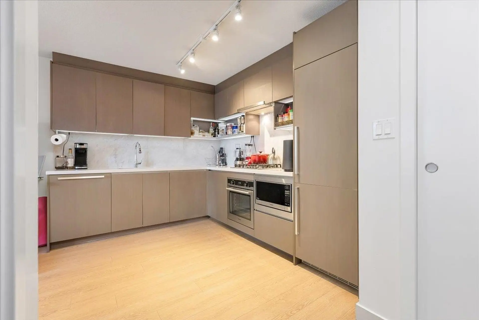 Property at #1015 13696 100 AVENUE, Surrey, BC