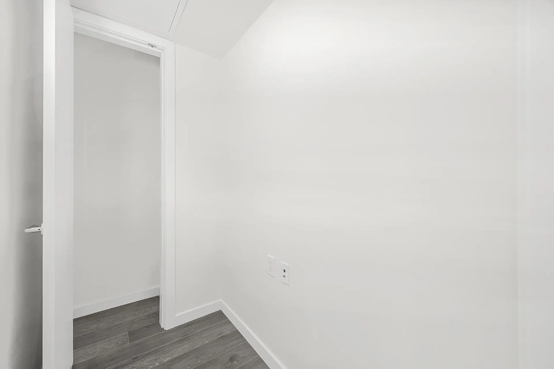 #703 5311 Goring Street - Image 13
