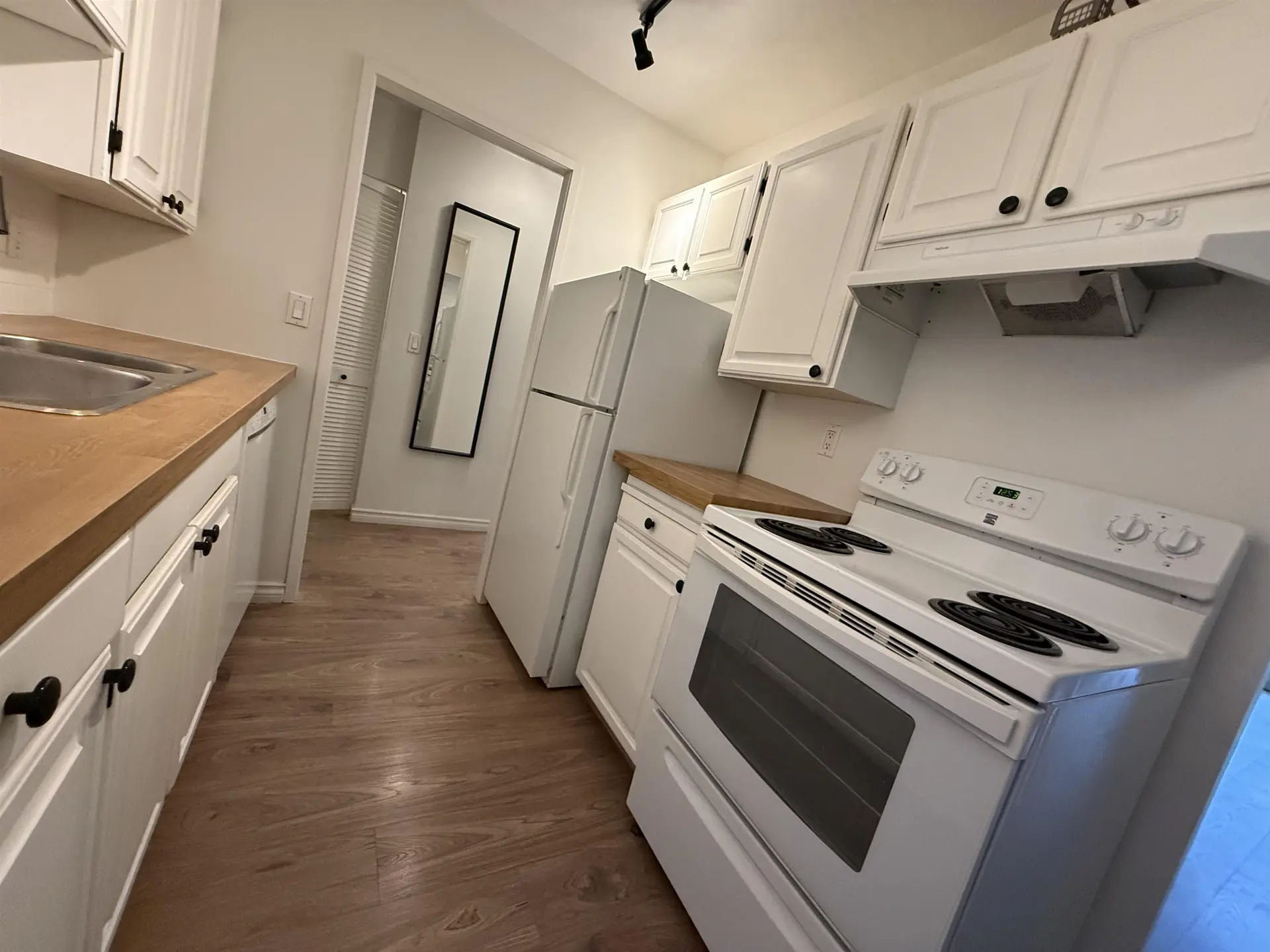 #401 1066 E 8 Avenue - Image 8